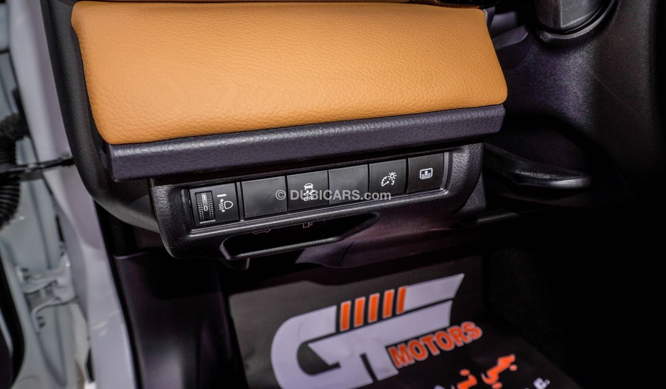 Toyota Camry LE 2.5 L Hybrid