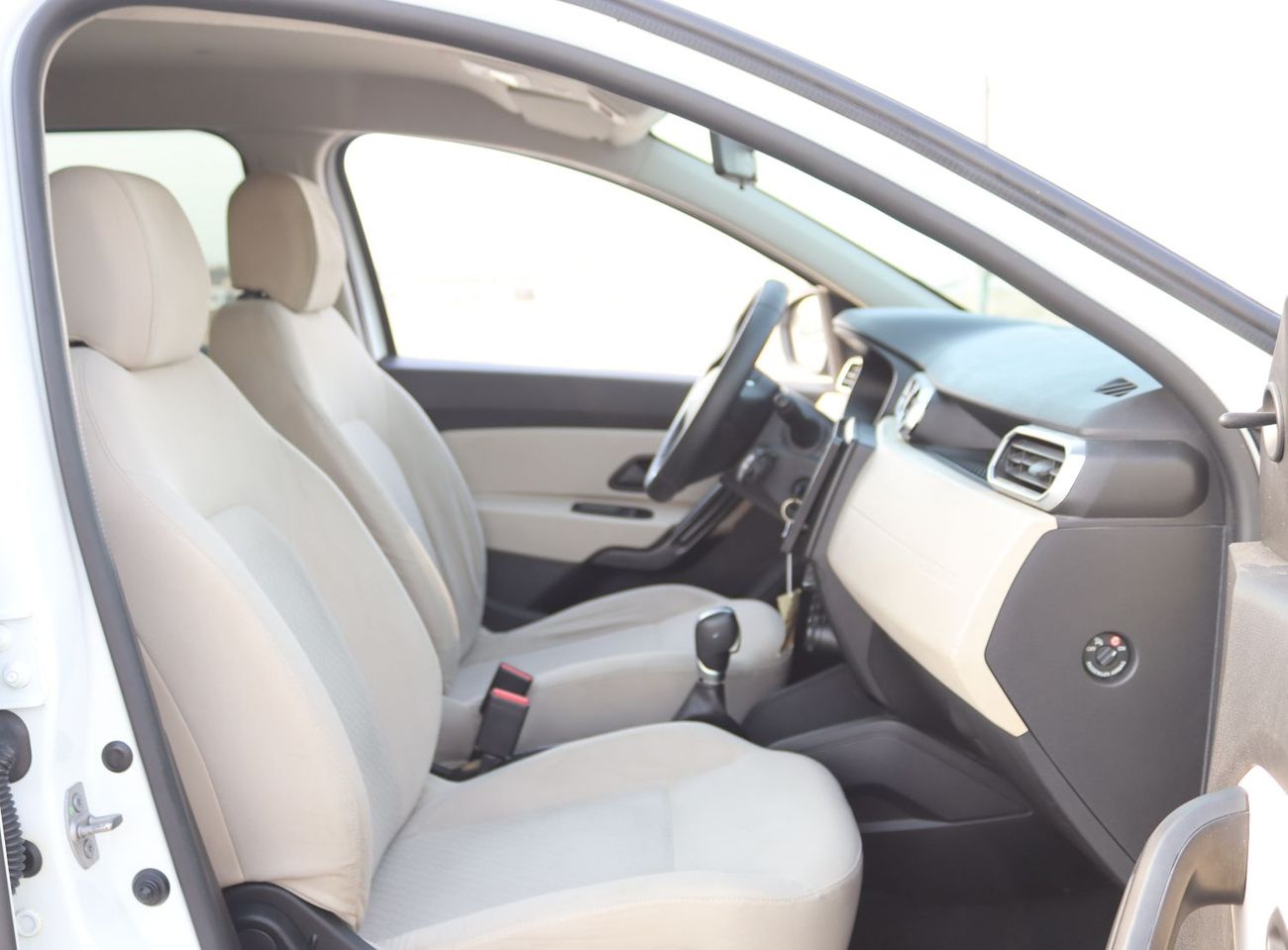 رينو داستر رينو داستر2021خليجى  بحاله ممتازه بمحرك 2.0L ممشى 79000كم وبسعر 31000درهم