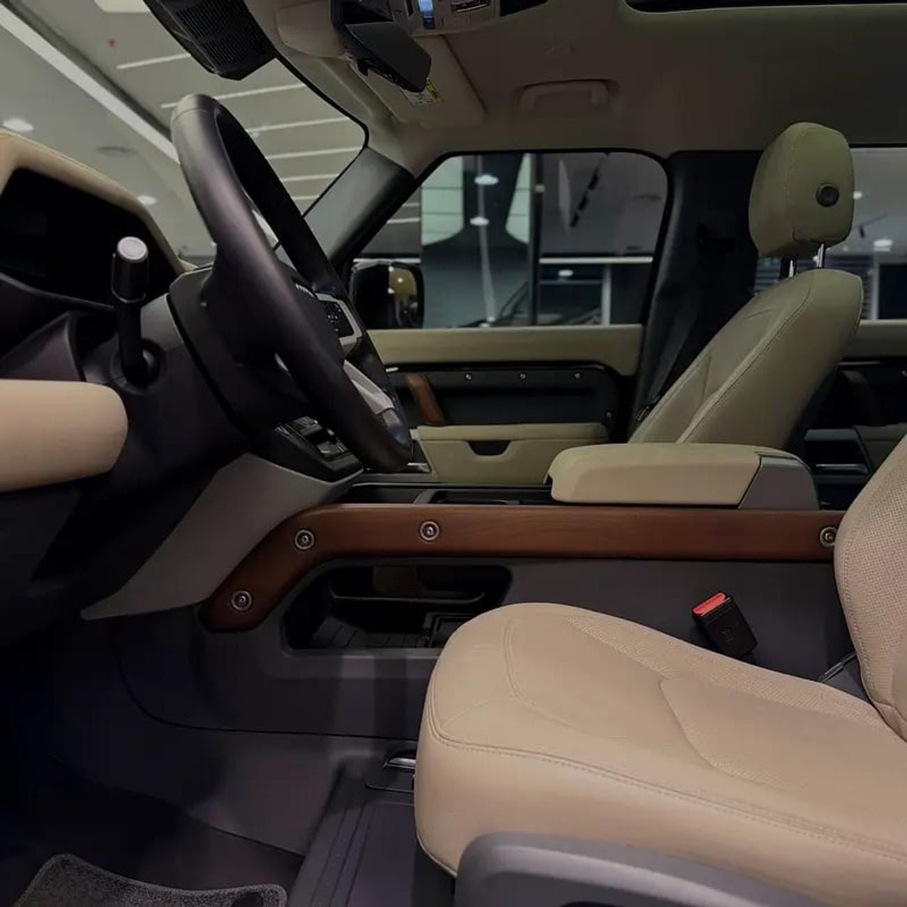 لاند روفر ديفندر DEEFNDER GCC BRAND CONDITION