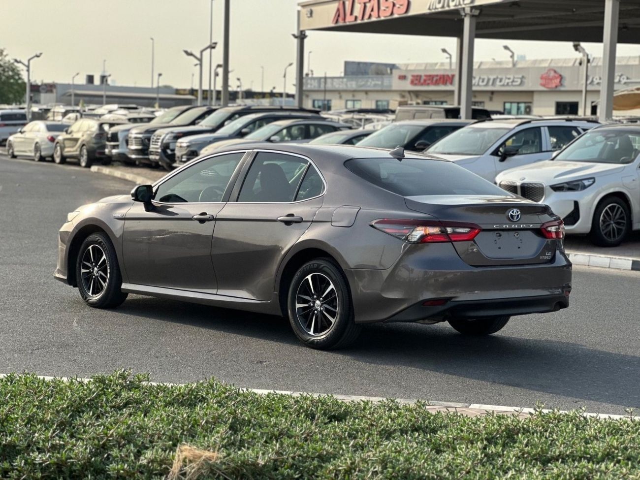 Toyota Camry Hybrid LE HEV 2.5L