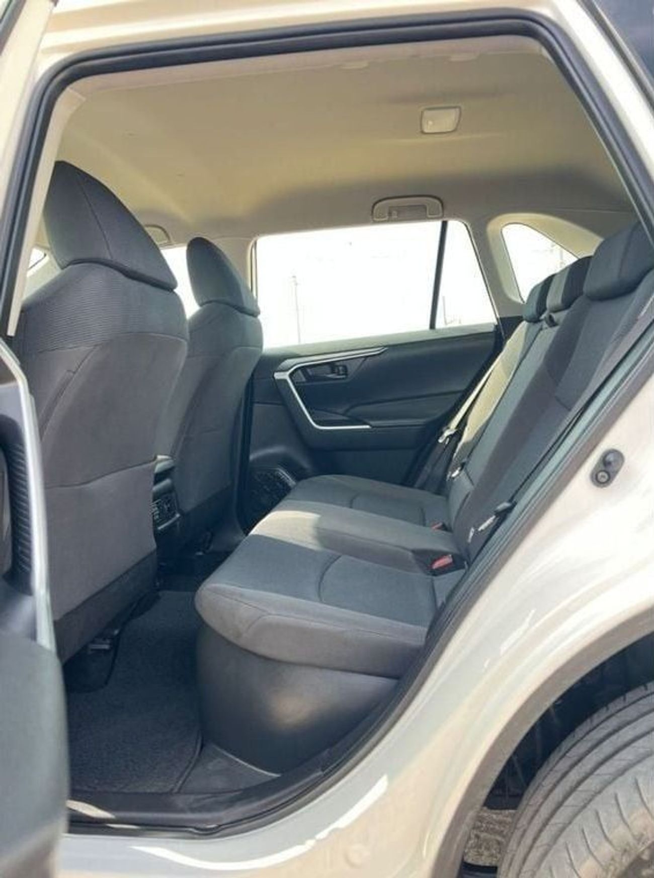 تويوتا راف ٤ hybrid petrol 2.5 liter right hand with  radar drive push start push start