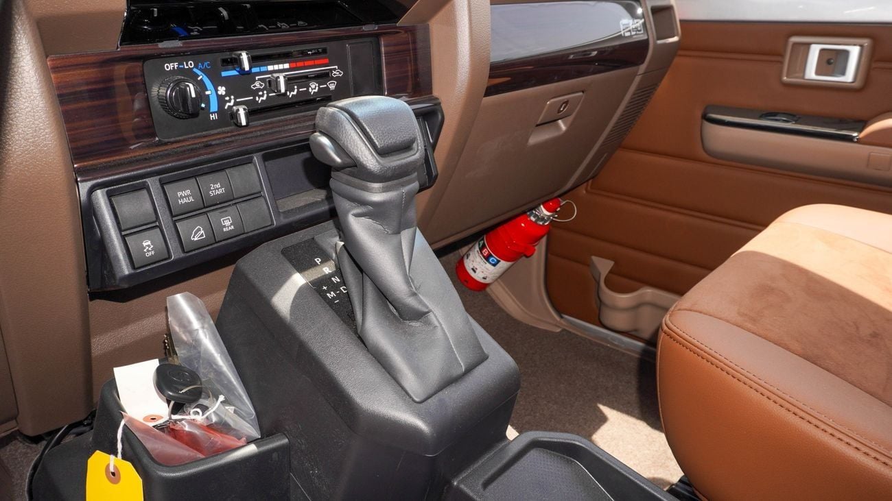 تويوتا لاند كروزر 70 LX 4.0 L V6