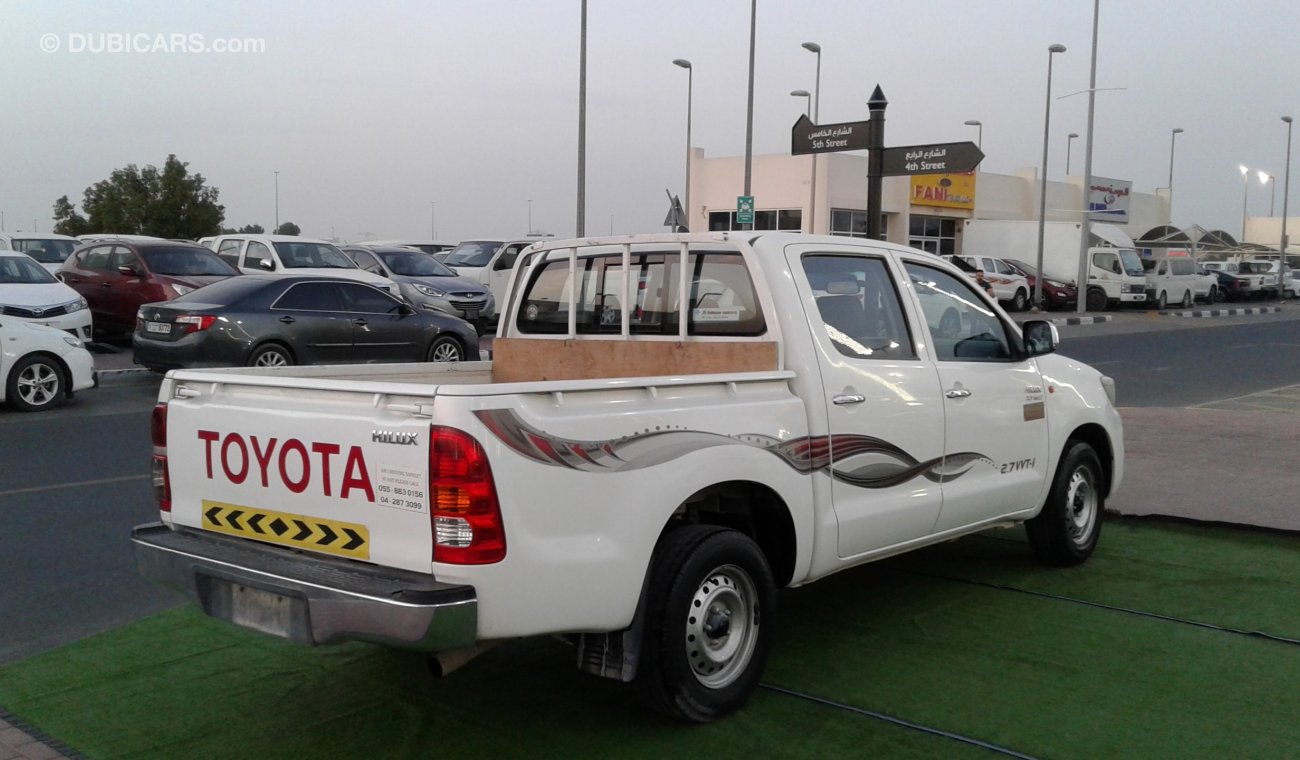 Toyota Hilux TOYOTA HILUX WHITE KHALIGE PERFECT