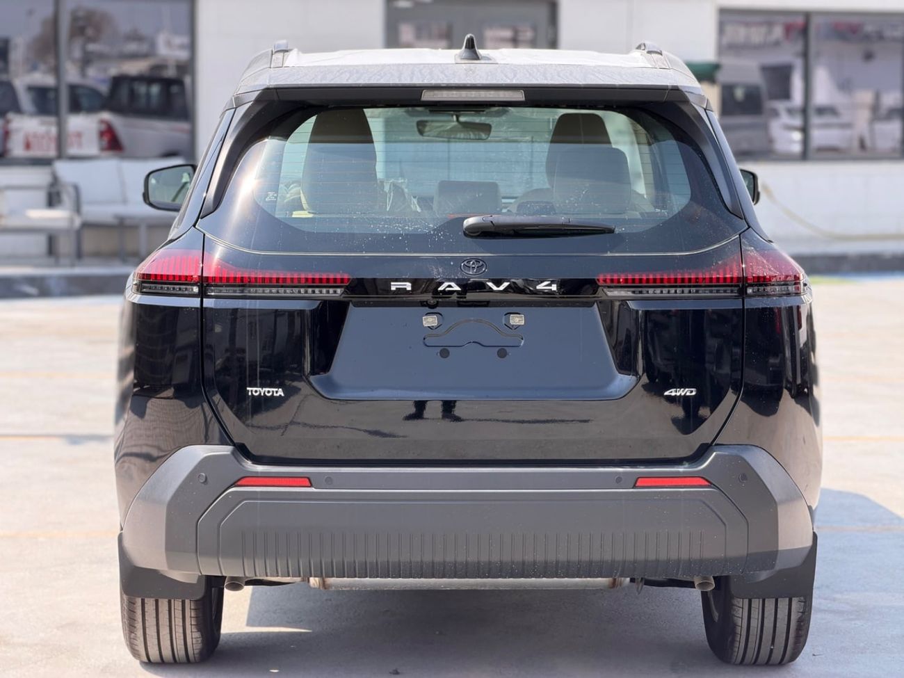 تويوتا راف ٤ XLE * الموديل: تويوتا RAV4 2026 * المحرك: 2.0 لتر بنزين * نوع الوقود: بنزين - يورو 4 * نظام الدفع: دفع ر