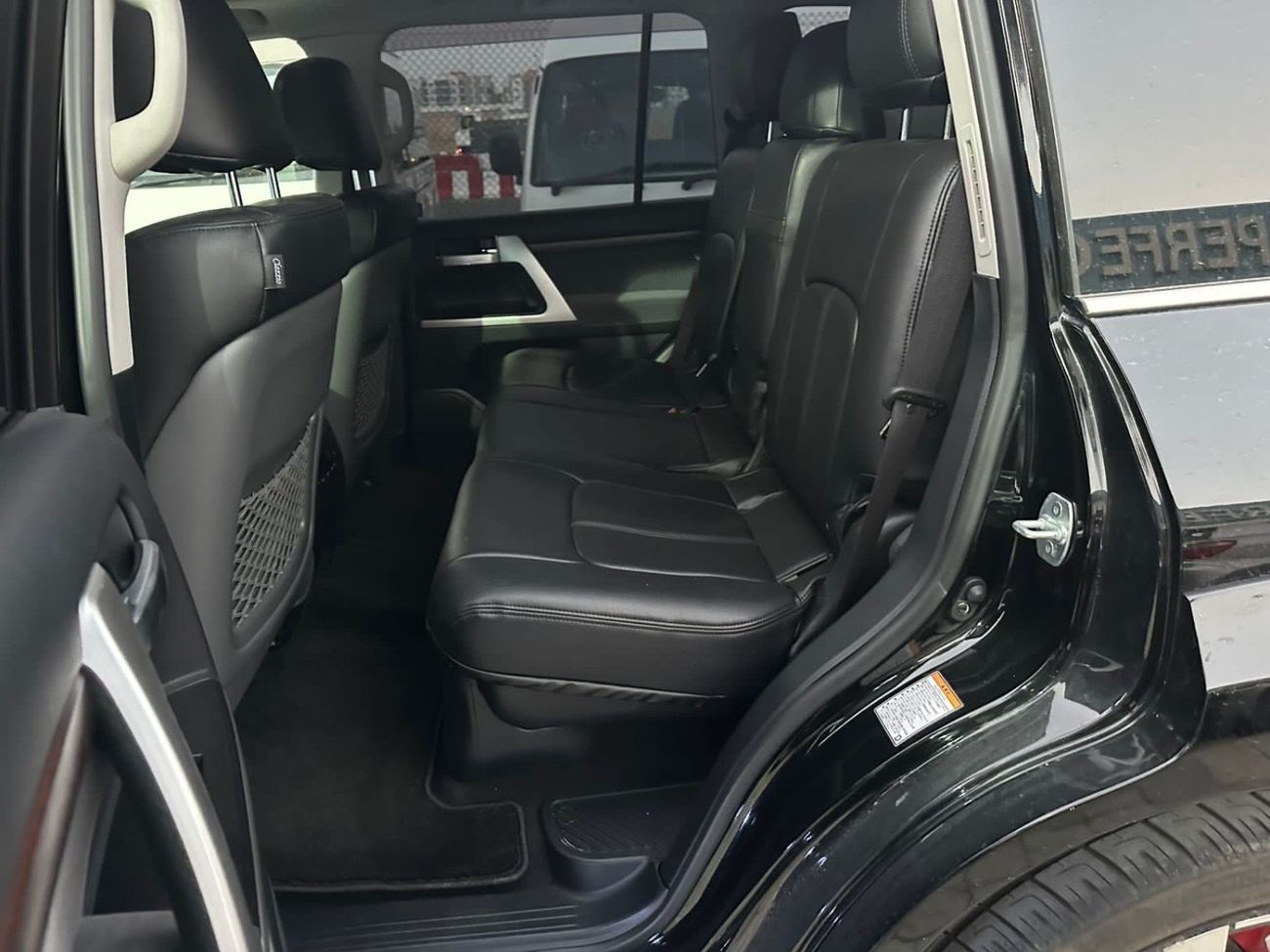 تويوتا لاند كروزر Zx 2019 Model RHD Petrol Engine Full Option Fresh Import From Japan