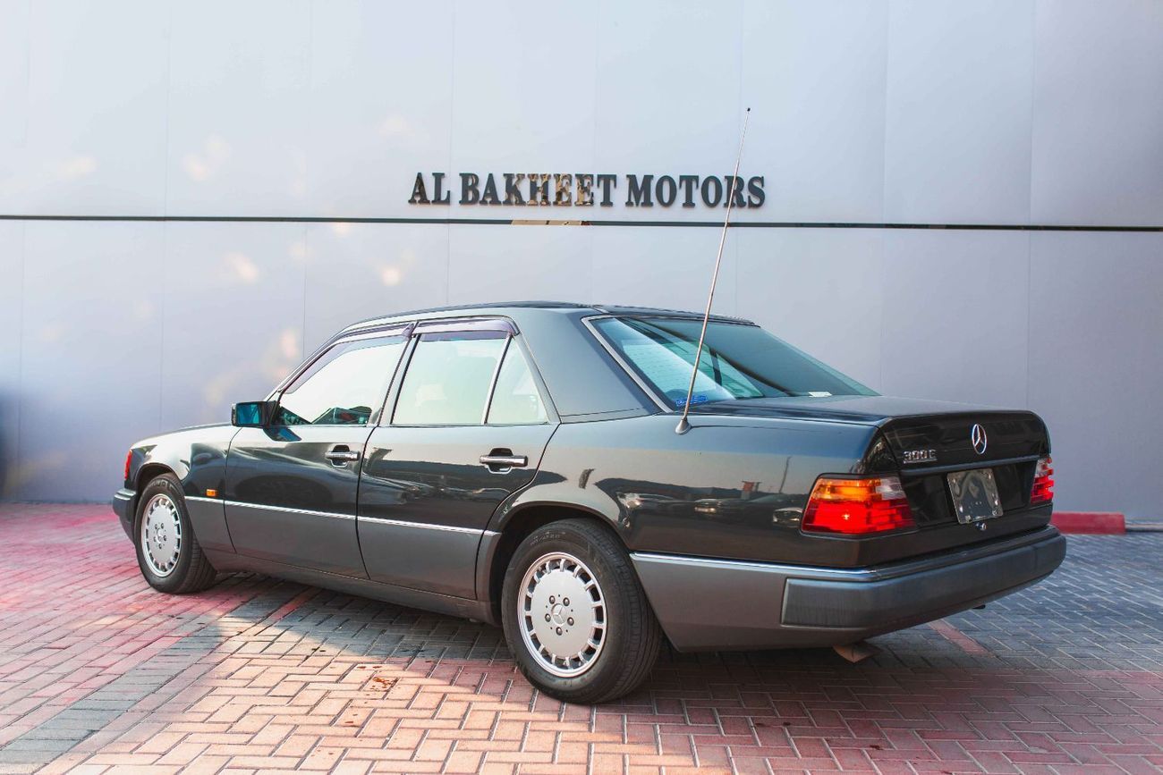 Mercedes-Benz E300 Mercedes-Benz E300