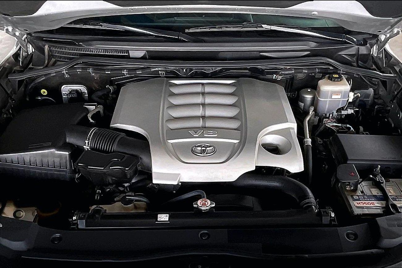 تويوتا لاند كروزر VXR | National Day Celebration | شامل الضمان | 0 ﺪﻔﻋﺓ ﺃﻮﻟﻯ