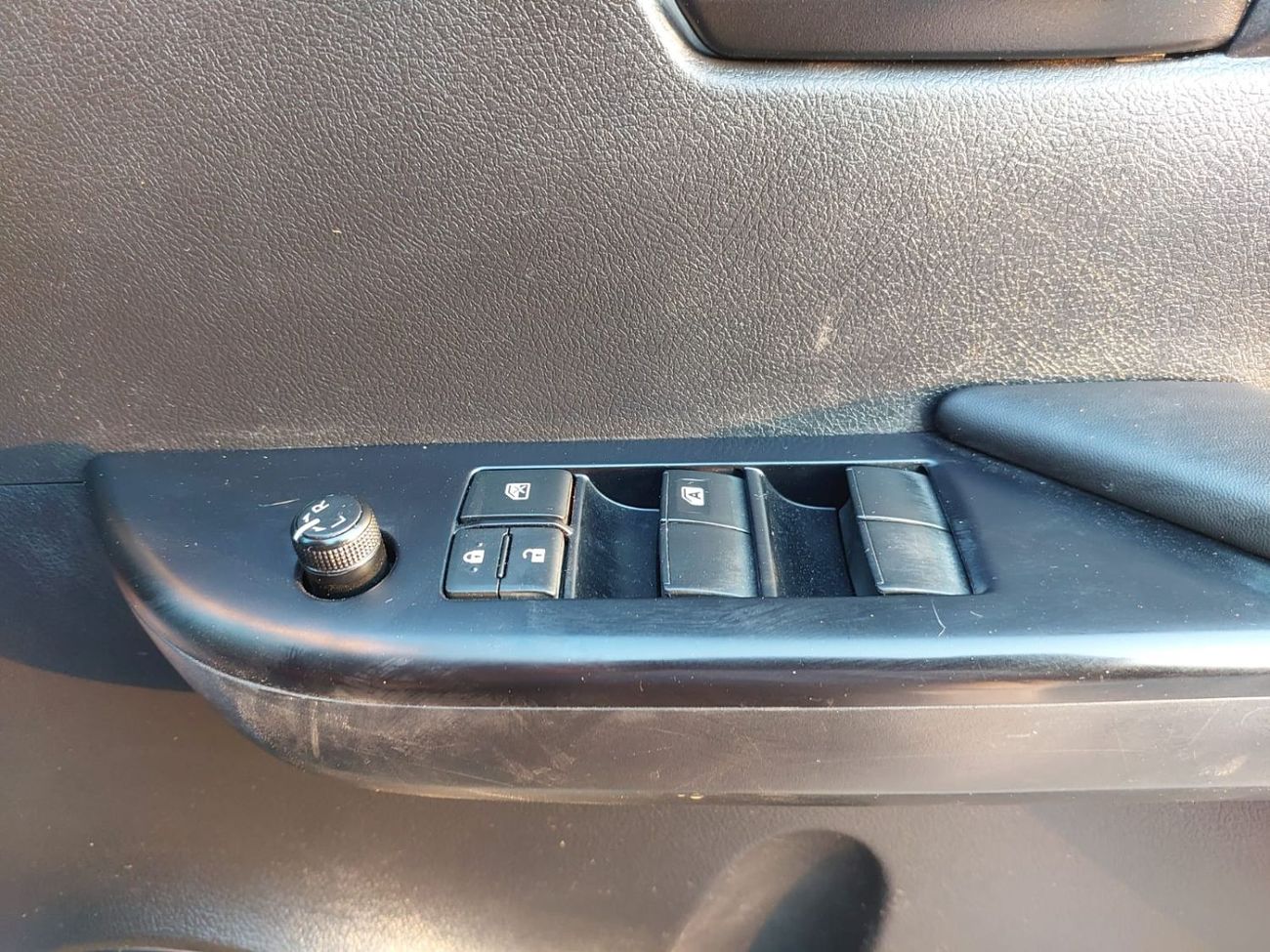 Toyota Hilux TOYOTA HILUX PICKUP RHD 2018 MODEL 2.8 L DIESEL AUTOMATIC(PM17843)