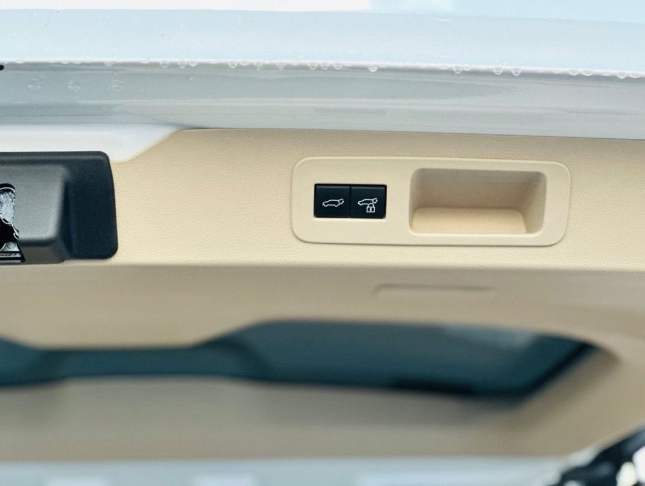 تويوتا لاند كروزر LC300 RIGHT HAND DRIVE