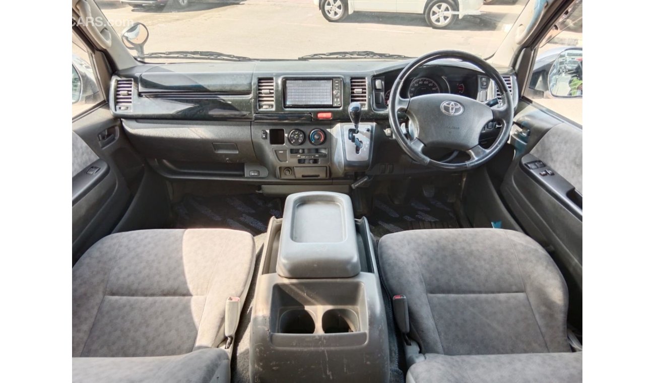 Toyota Hiace TOYOTA HIACE VAN RIGHT HAND DRIVE (PM1362)