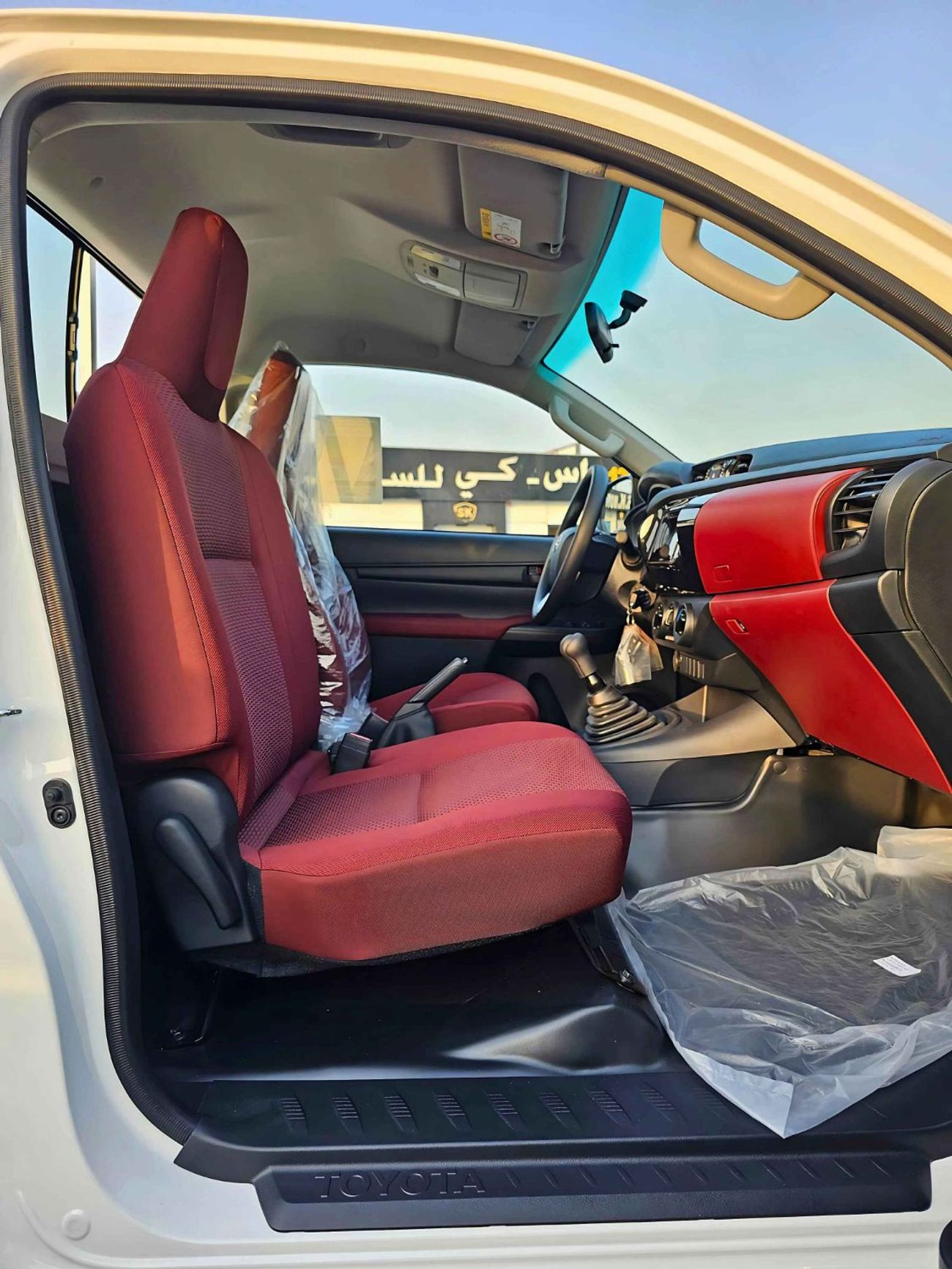 تويوتا هيلوكس SINGLE CABIN/LONG BODY WITH 5 HOOKS/CHROME HANDLE & REAR CHROME BUMPER/2.7L PETROL M/T (CODE#HPMSC1)