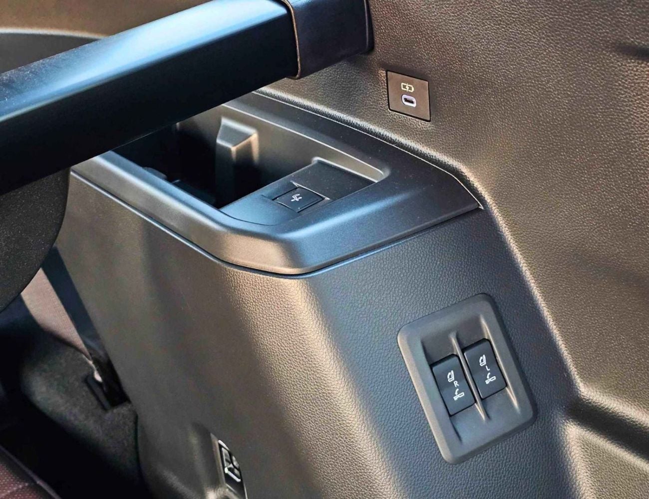 تويوتا برادو TURBO / 2.4L V4 PETROL / GGC SPECS / RADAR / HEADS UP DISPLAY / COOL BOX (CODE # ADV1)