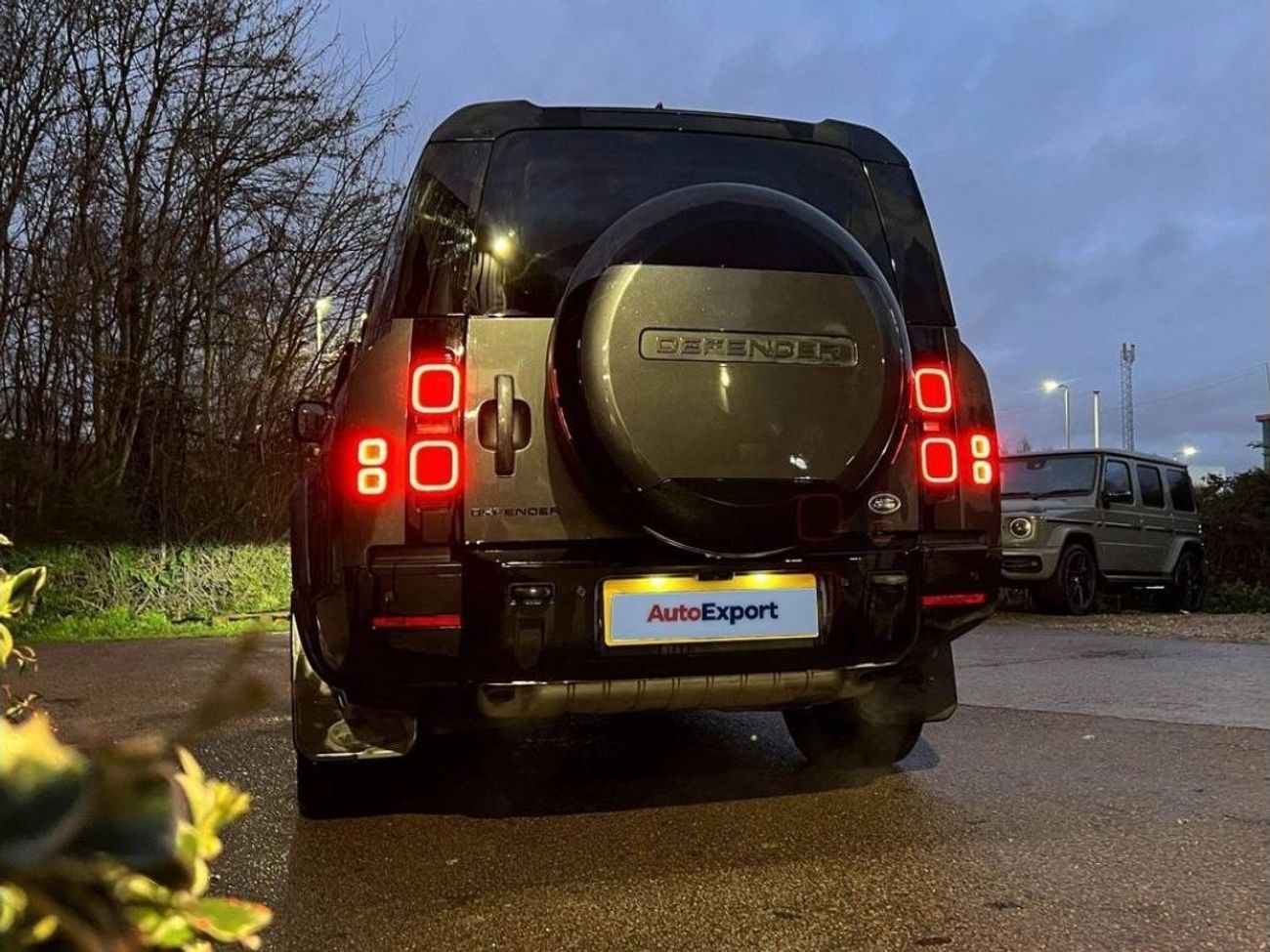 Land Rover Defender 130 3.0 P400 MHEV X RHD