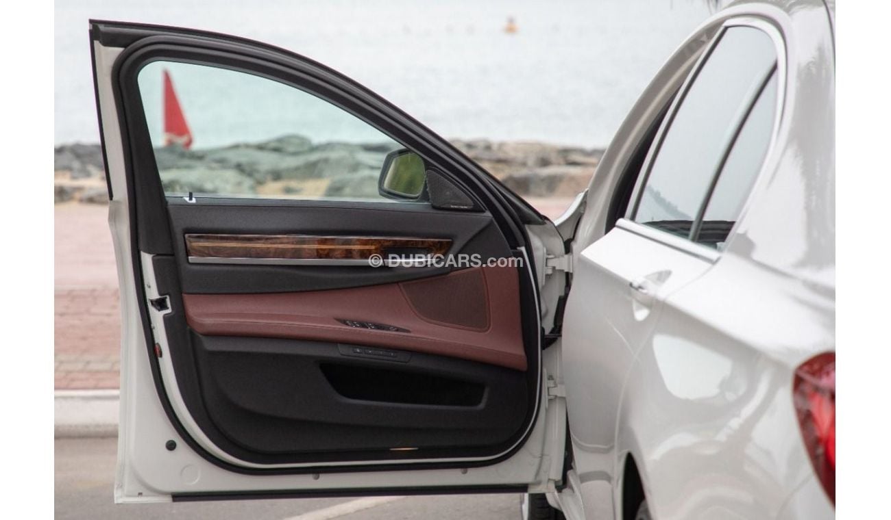 بي أم دبليو 740Li بي أم دبليو 740 Li خليجي 6 سلندر كامل المواصفات