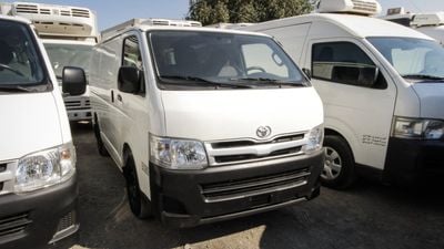 Toyota Hiace GL - Standard Roof 2.7L