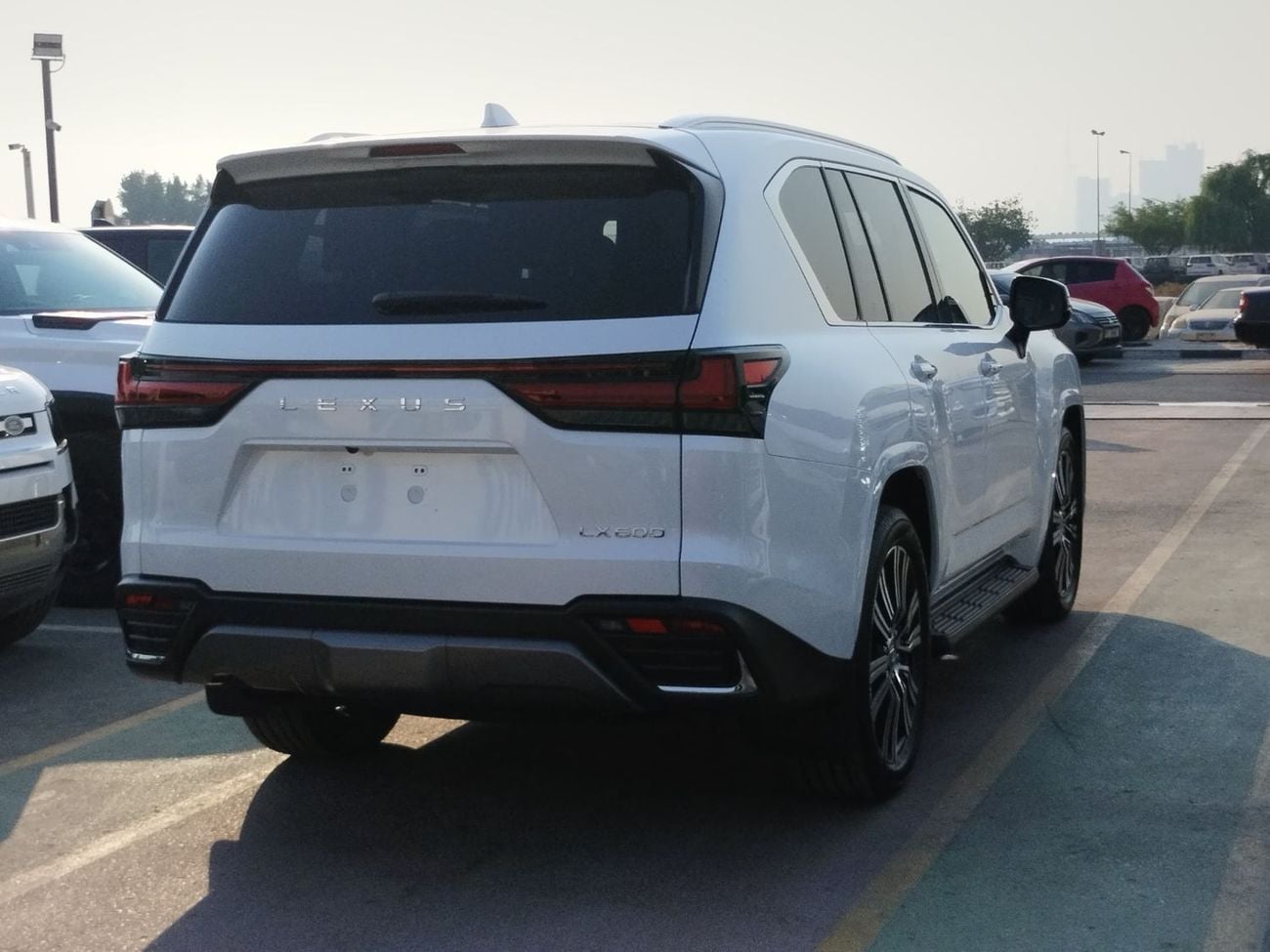 لكزس LX 600 SIGNATURE Lexus Lx600 RHD white colour exterior and red interior petrol engine 2025 brand new