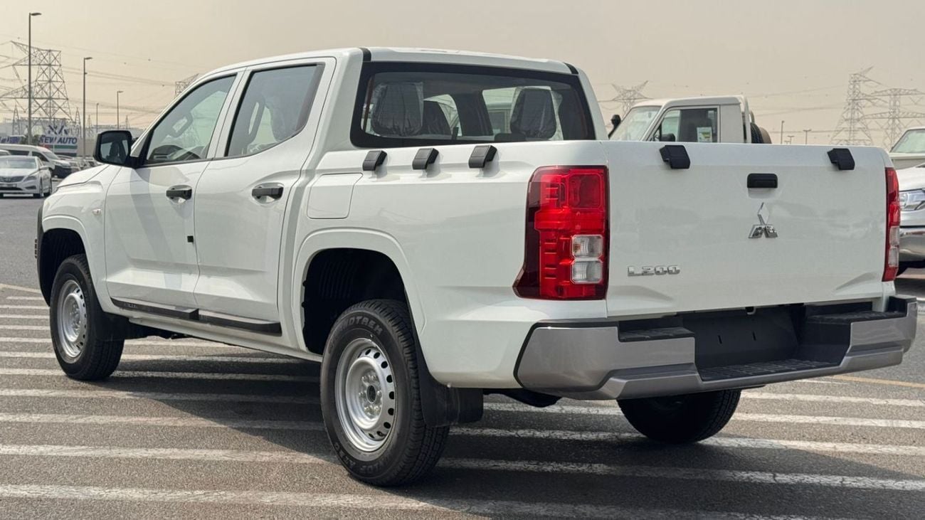 Mitsubishi L200 2.4L DIESEL DCABIN 4x4 5 MT MID-LINE