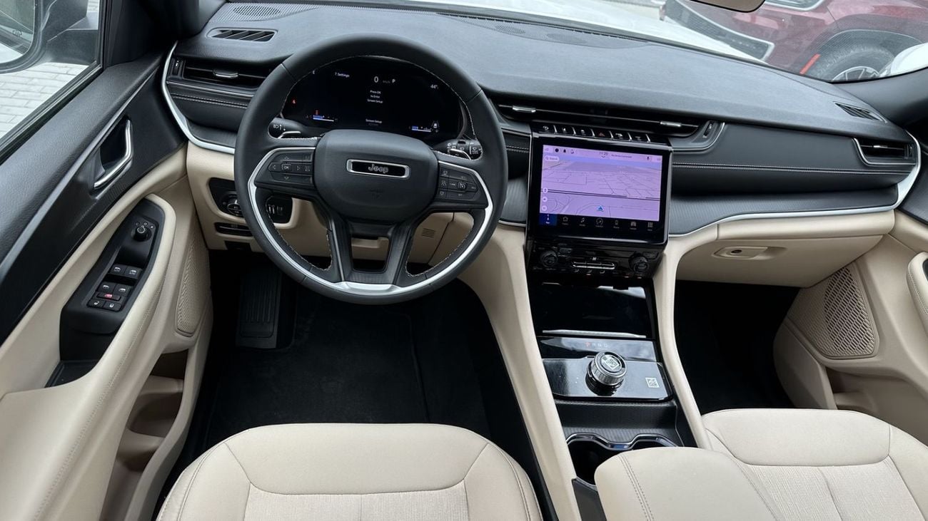 Jeep Grand Cherokee LAREDO 2025 GCC specs