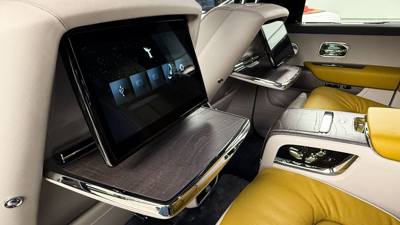 Rolls-Royce Cullinan Rolls Royce Cullinan Silver Badge - 2025 - Bespoke Color Edition