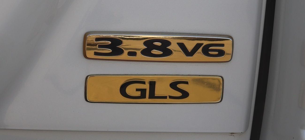 Mitsubishi Pajero GLS Highline Top 3.8L Mitsubishi Pajero 2018 GCC, accident-free, 3.8L (6) cylinder engine, 7 seats -