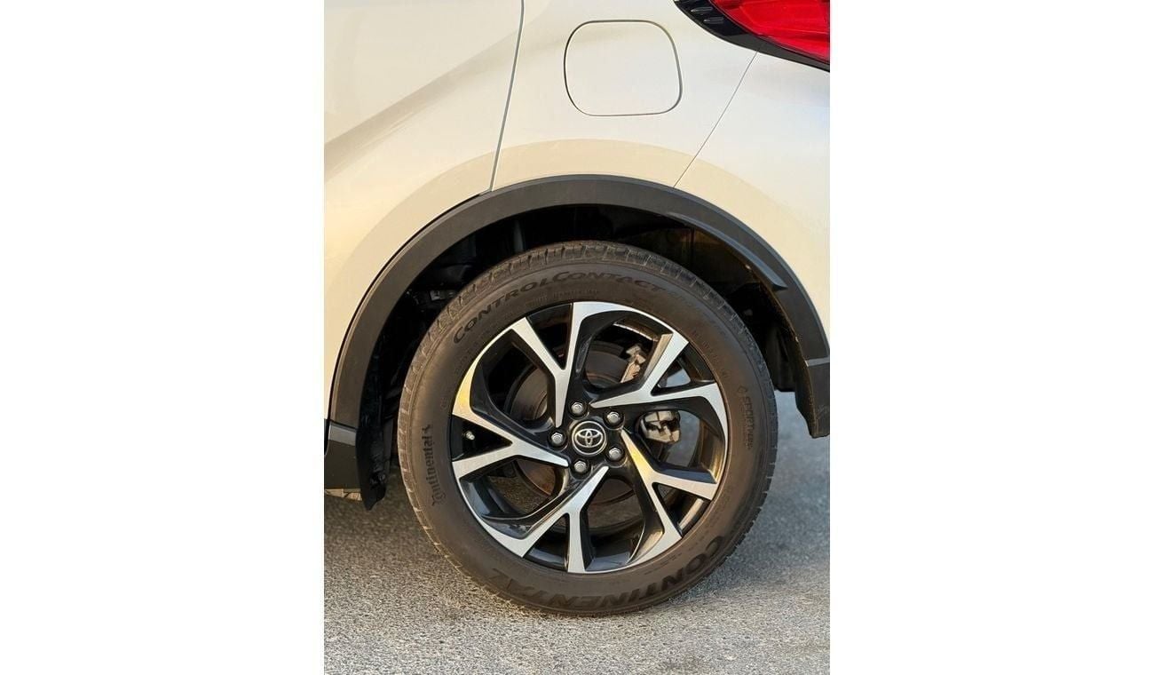Toyota CHR TOYOTA C-HR XLE full option