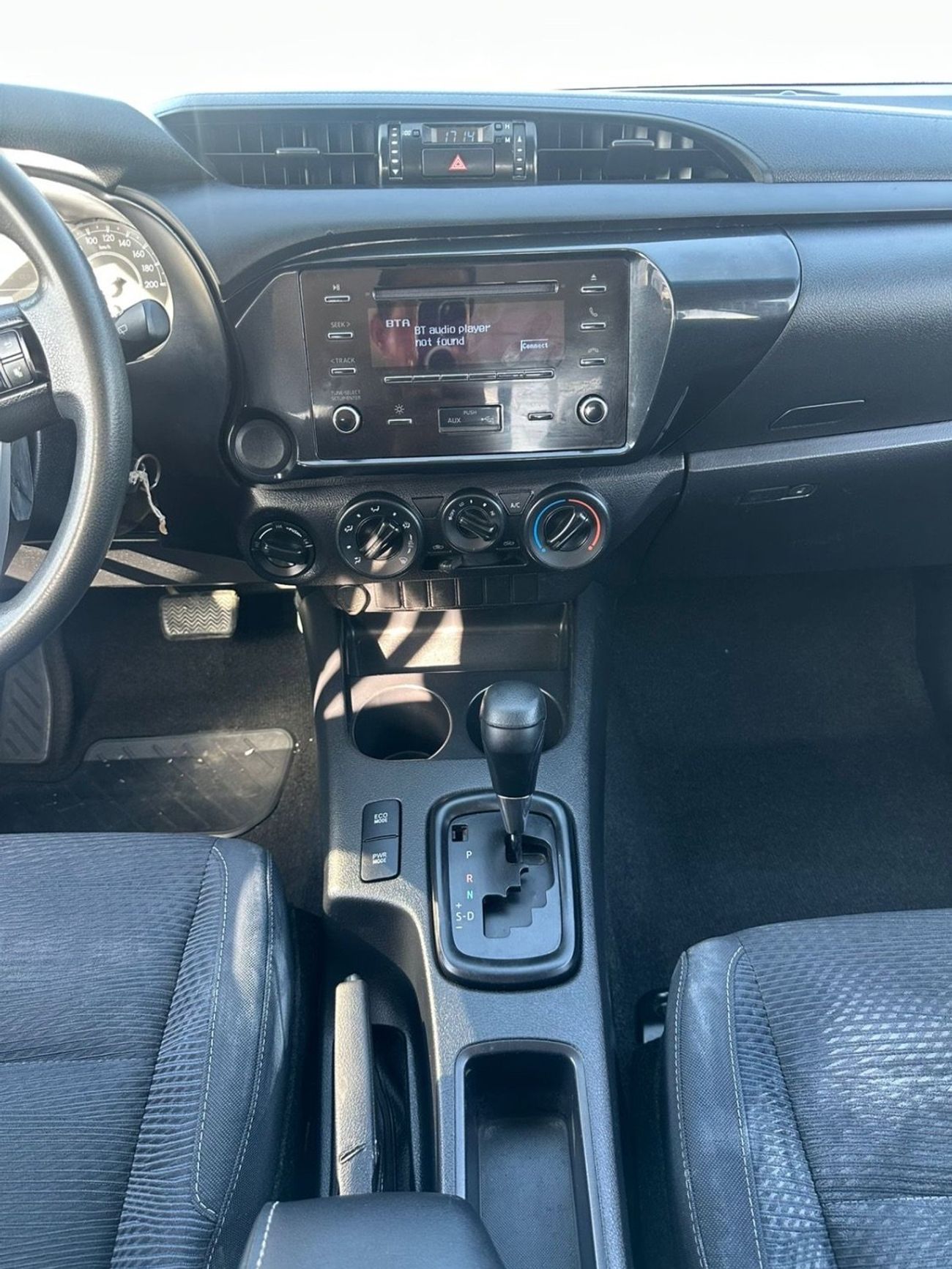 Toyota Hilux GL 2.4L Double Cab Utility