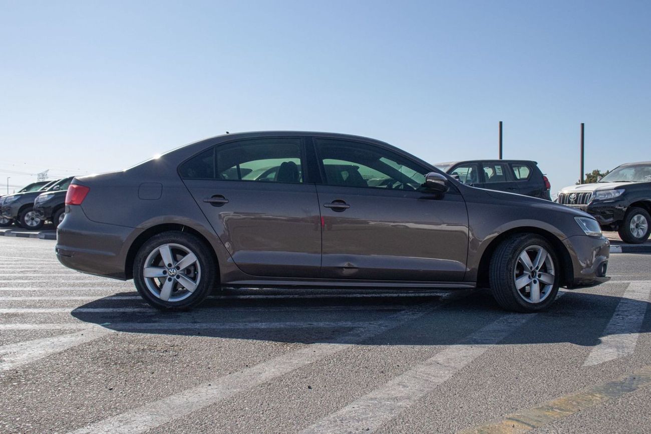 Volkswagen Jetta VOLKSWAGON JETTA Comfortline SE 2.0L | FULL OPTION | GCC