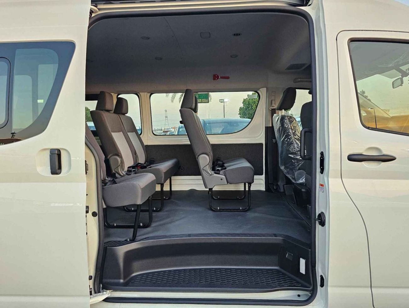 Toyota Hiace GL DX PASSENGER | 3.5L V6 A/T PETROL | DUAL HEATER | DVD CAMERA (CODE# HR3ADA)