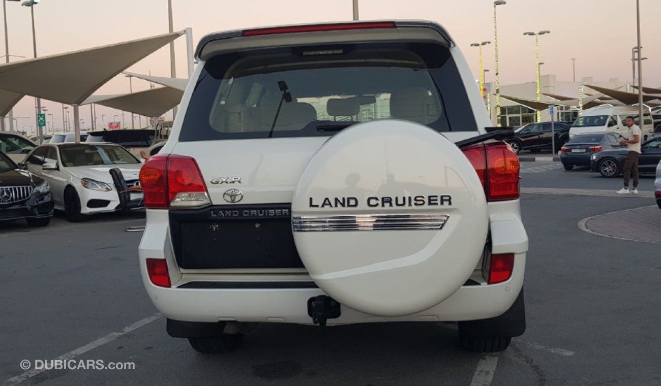 Toyota Land Cruiser Land cruiser model 2012 GCC car prefect condition cruise control Bluetooth navigation sensors radio
