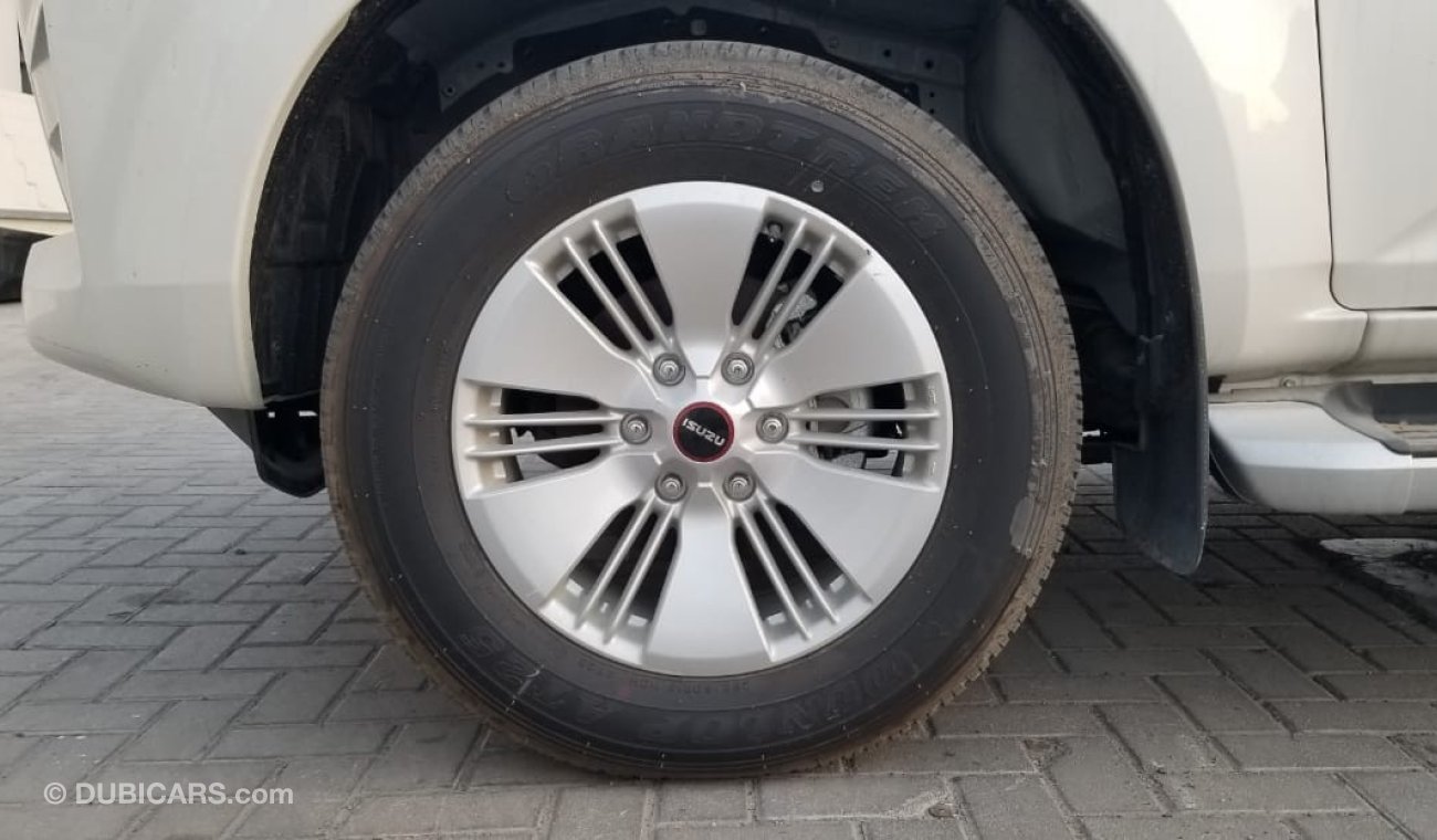 Isuzu DMax pick up Double cabin 4WD A/T 3.0L Diesel white color