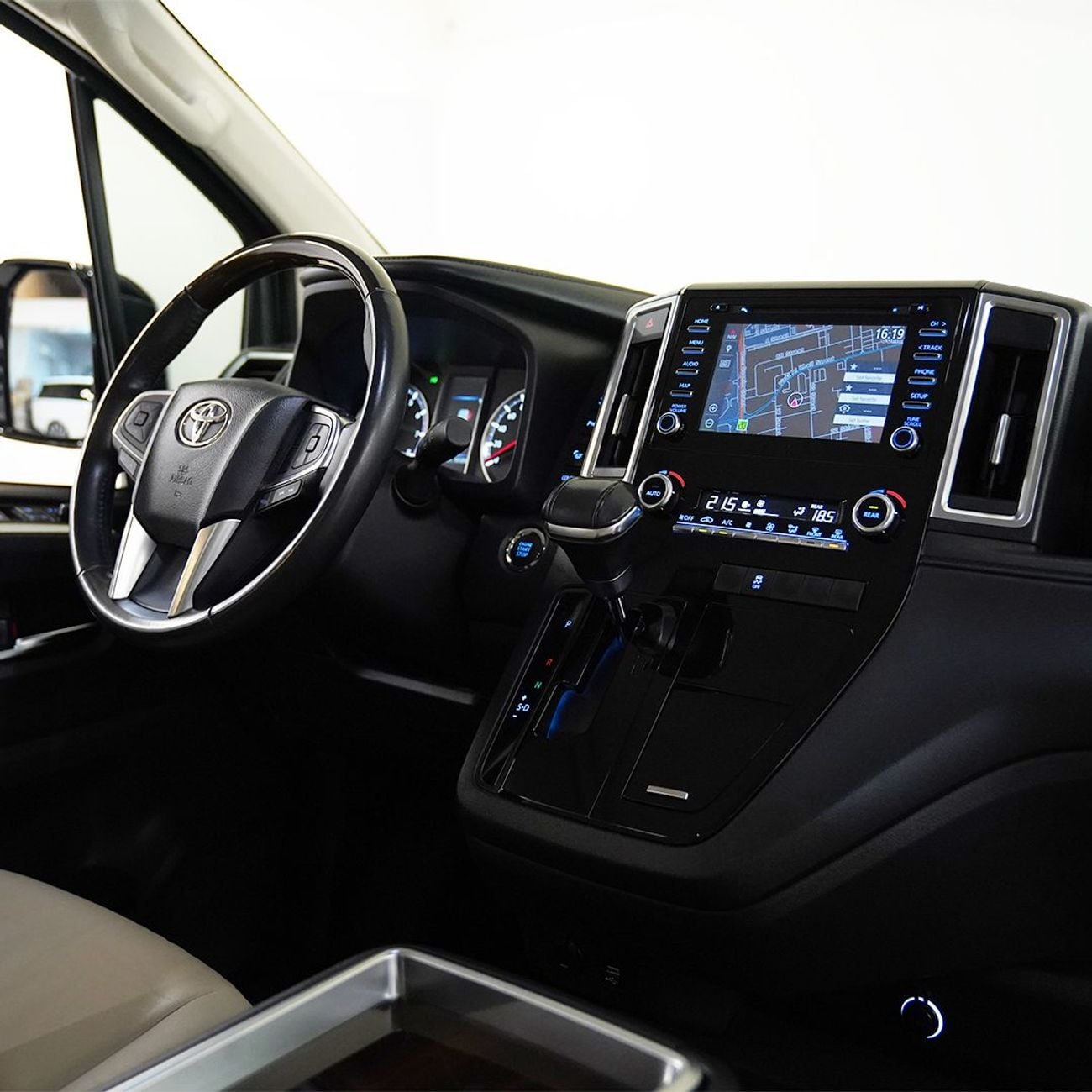 Toyota Granvia 3.5L Premium 2023 Toyota Granvia, Warranty, Captain Seats, Full Options, Low Kms, GCC