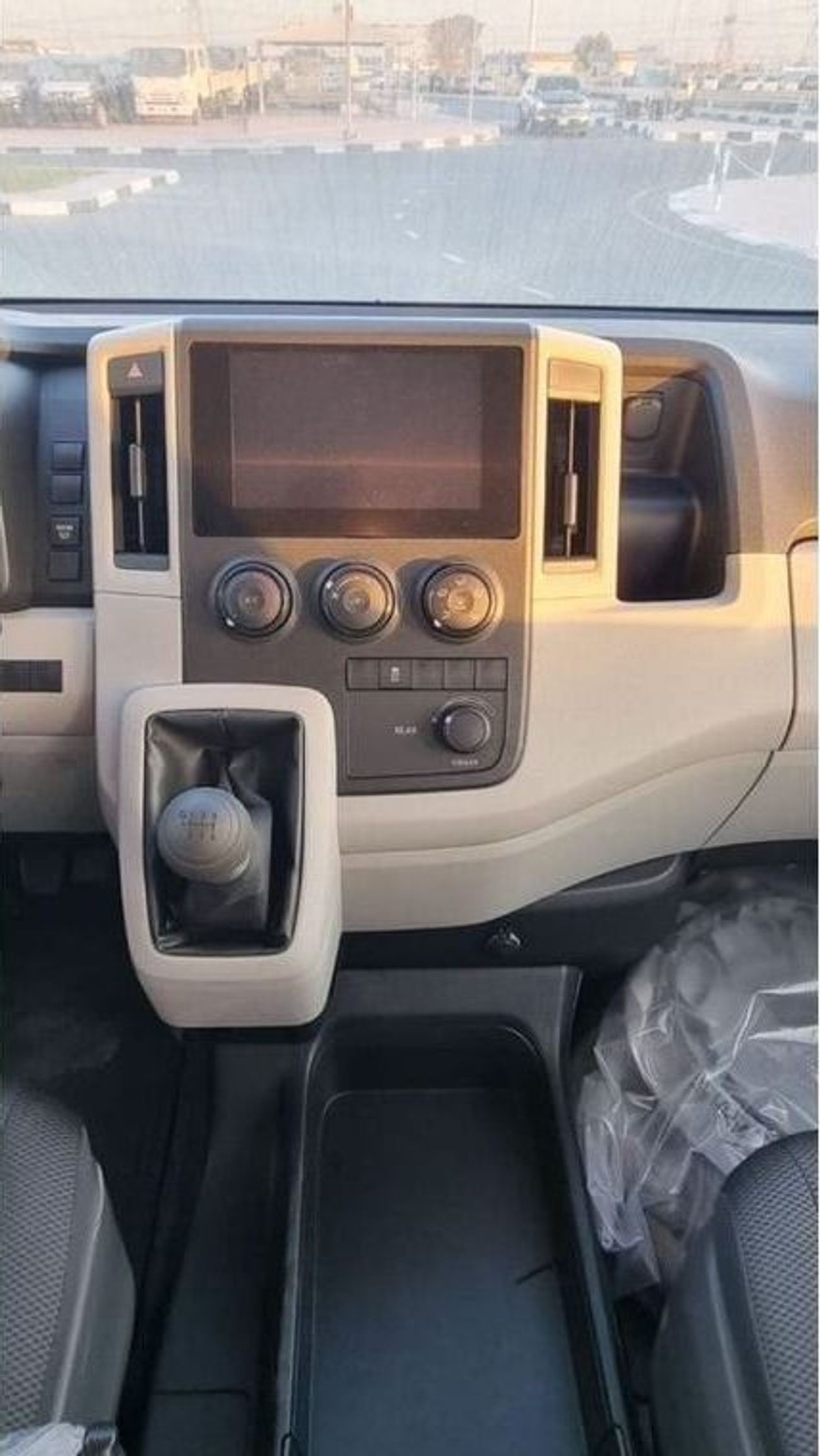 تويوتا هاياس TOYOTA HIACE HIGHROOF 2.8L DIESEL M/T 2025