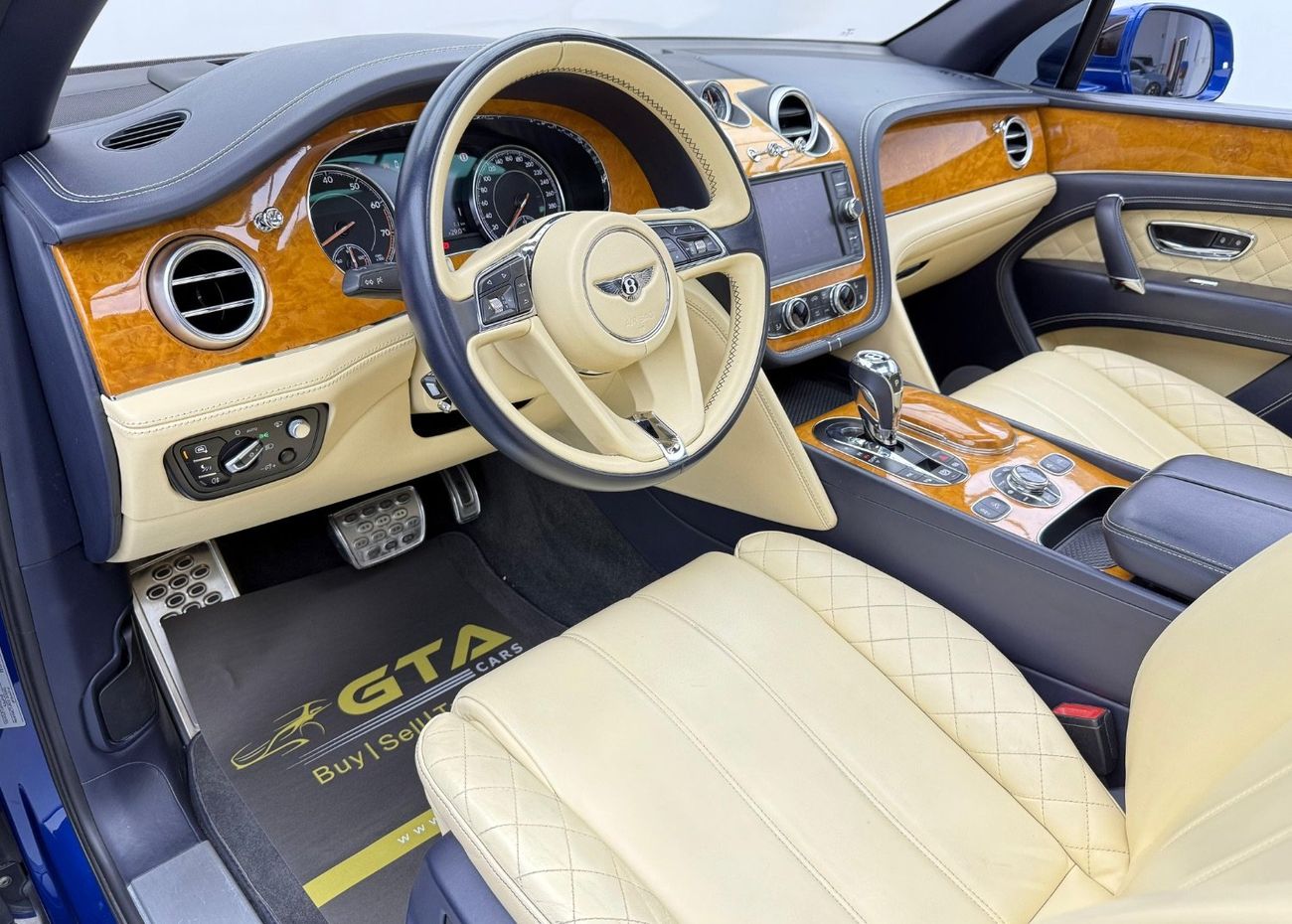 Bentley Bentayga 2017 Bentley Bentayga W12, Full Service History, High Option, GCC