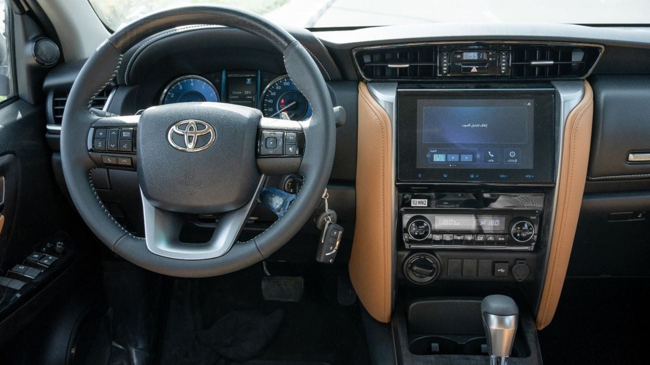 تويوتا فورتونر 2026 Toyota Fortuner VX 4.0L AT Petrol (Gray-Tan)