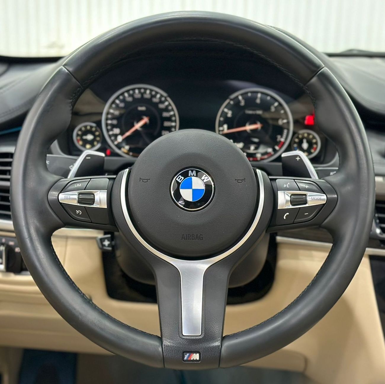 بي أم دبليو X6 50i M سبورت 2015 BMW X6 xDrive50i M-Sport, Service History, Full Options, Low Kms, GCC