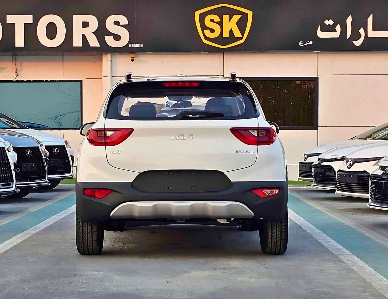 Kia KX1 DUAL TONE | 1.4L V4 PETROL | CVT WITH SUNROOF | PUSH START | DVD CAMERA | CODE # KX1FT