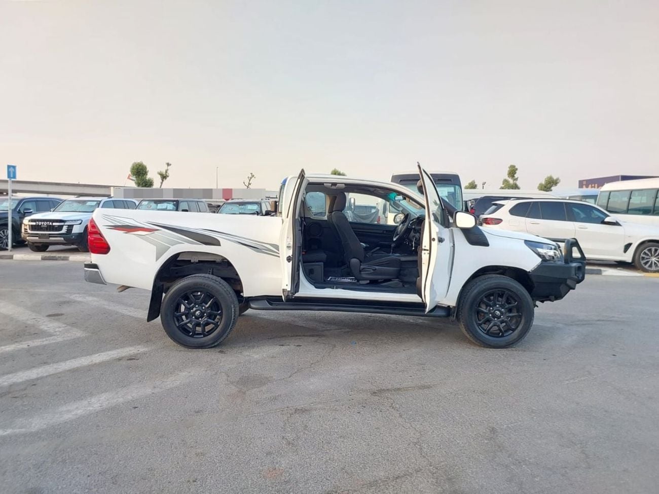 Toyota Hilux 2022 TOYOTA HILUX SMART CAB RHD DIESEL AUTOMATIC 2.4L 2GD ENGINE (PM40191)