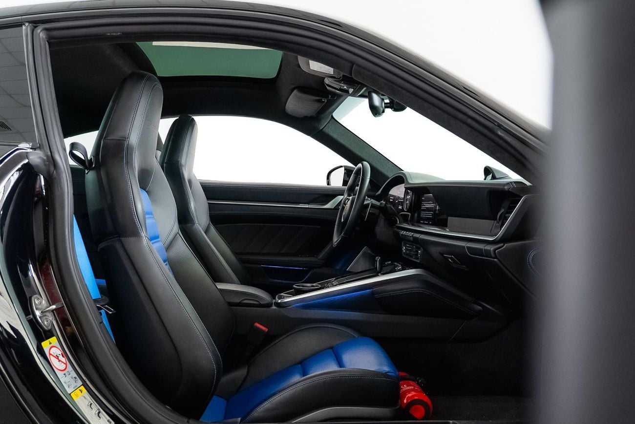 Porsche 911 STD Turbo S 3.8L (640 HP) Coupe