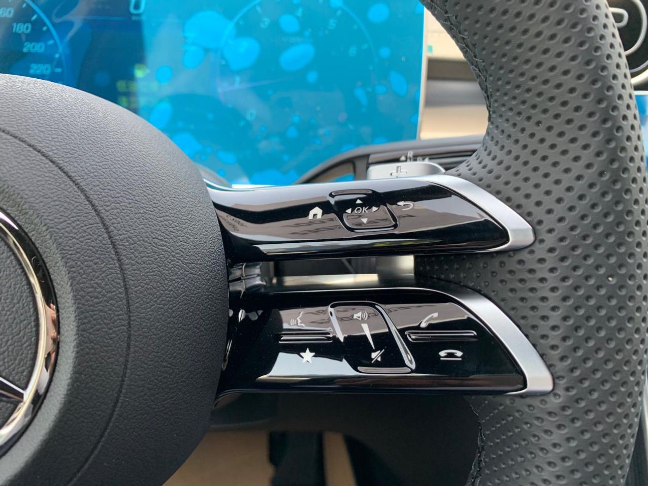 مرسيدس بنز 200 2025 MERCEDES -BEN C200L 1.5L V4 FULL OPTION