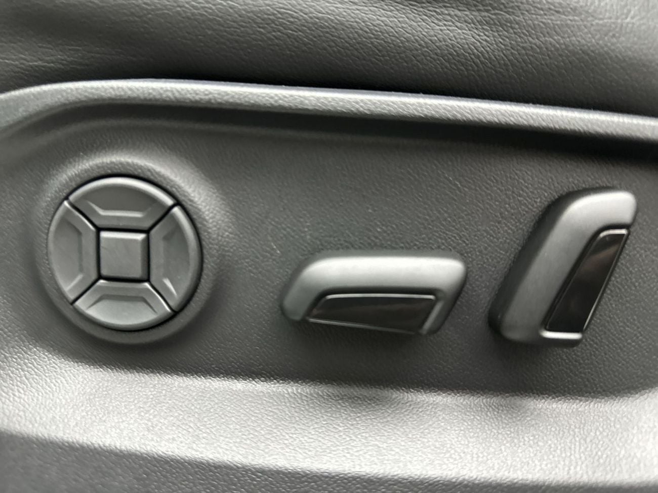 Volkswagen Touareg Touareg Elegance - Tirano (Ref#00479) - 39,100 AED SAVINGS from New Car