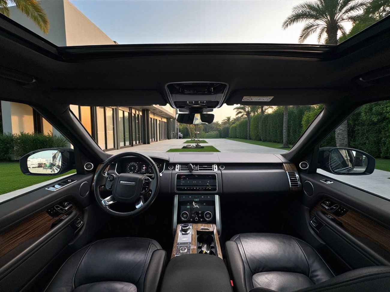 Land Rover Range Rover HSE 3.0L (375 HP) V6 | 2019 | GCC SPECS | AED 2,400 PER MONTH