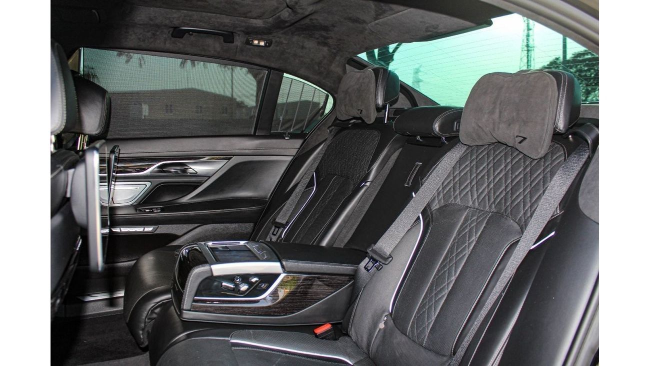 بي أم دبليو 750Li 2018 USED BMW 750Li X-Drive / LAW MILEAGE (63,000 KM)