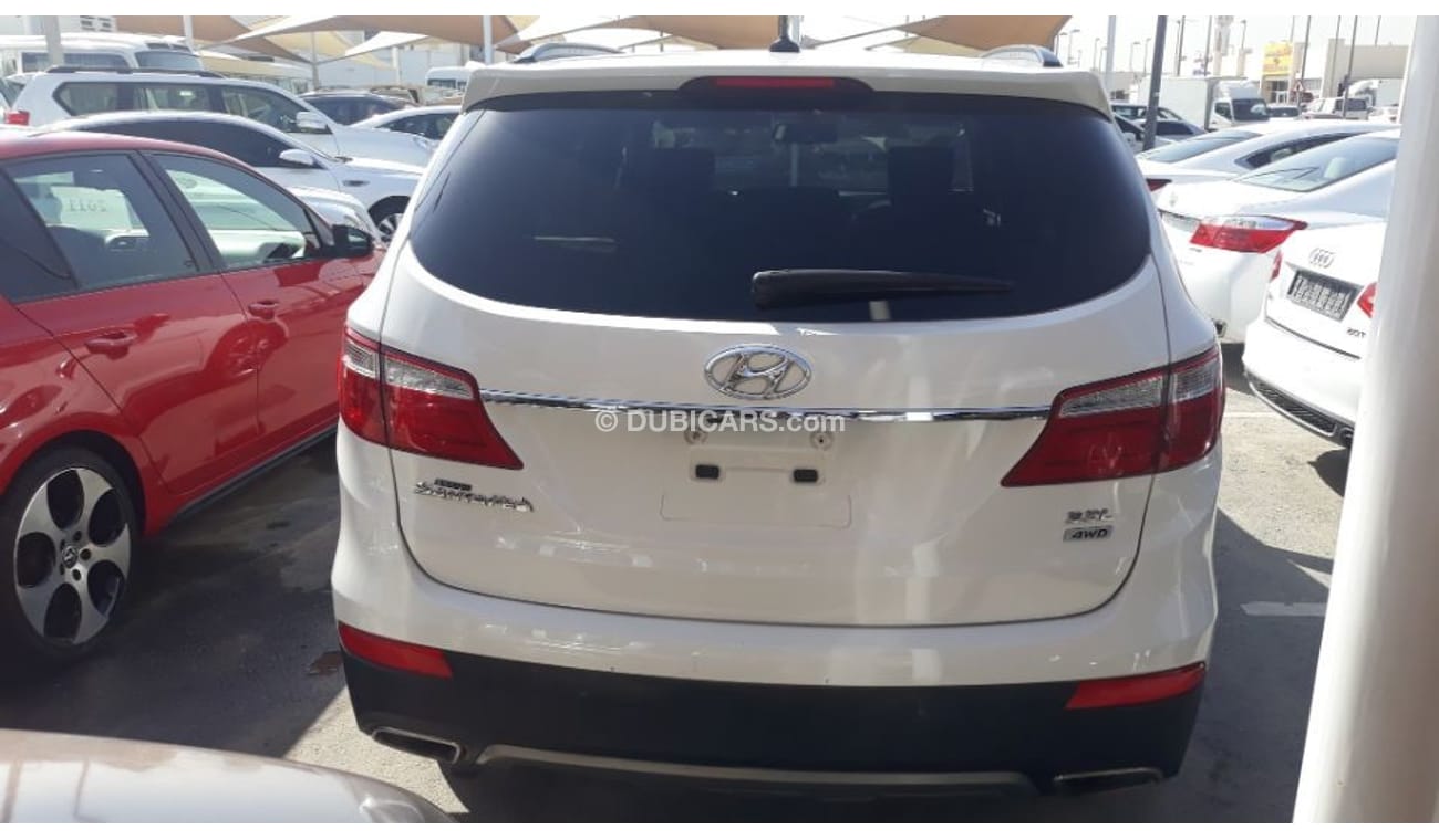 Hyundai Santa Fe 2014 Model Grand santafe V6 3.3 ltr full options Gulf specs panorama navigation camera leather seat