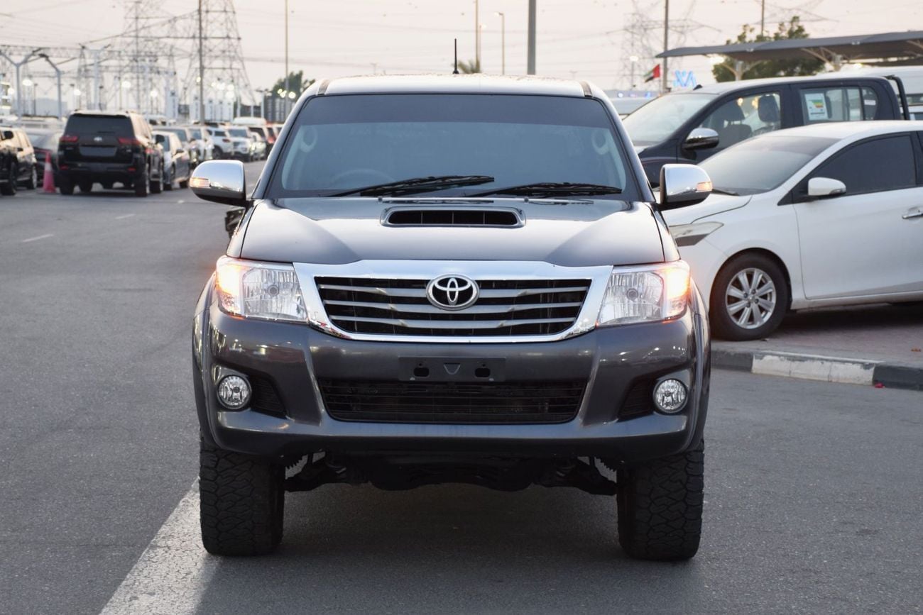 تويوتا هيلوكس DLX 4x4 Diesel 3.0L Right Hand (Export Only)