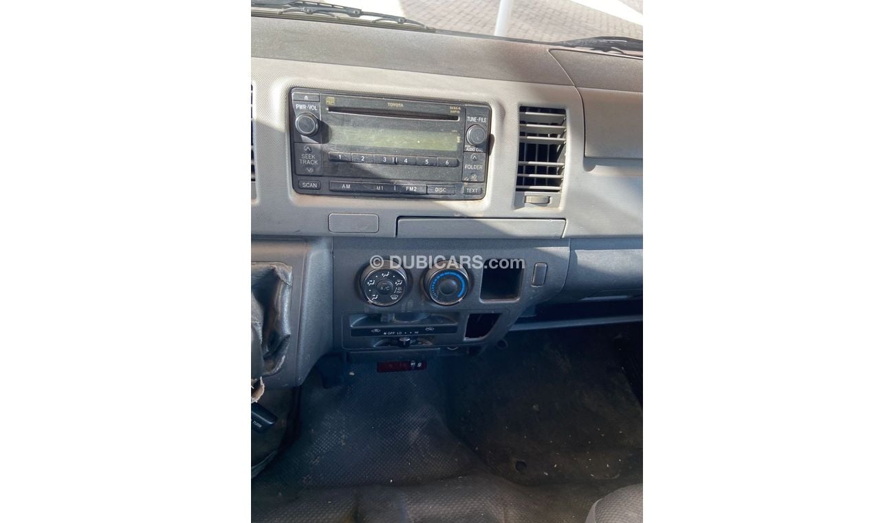 Toyota Hiace Toyota hiace 2013 chelr g cc good condition