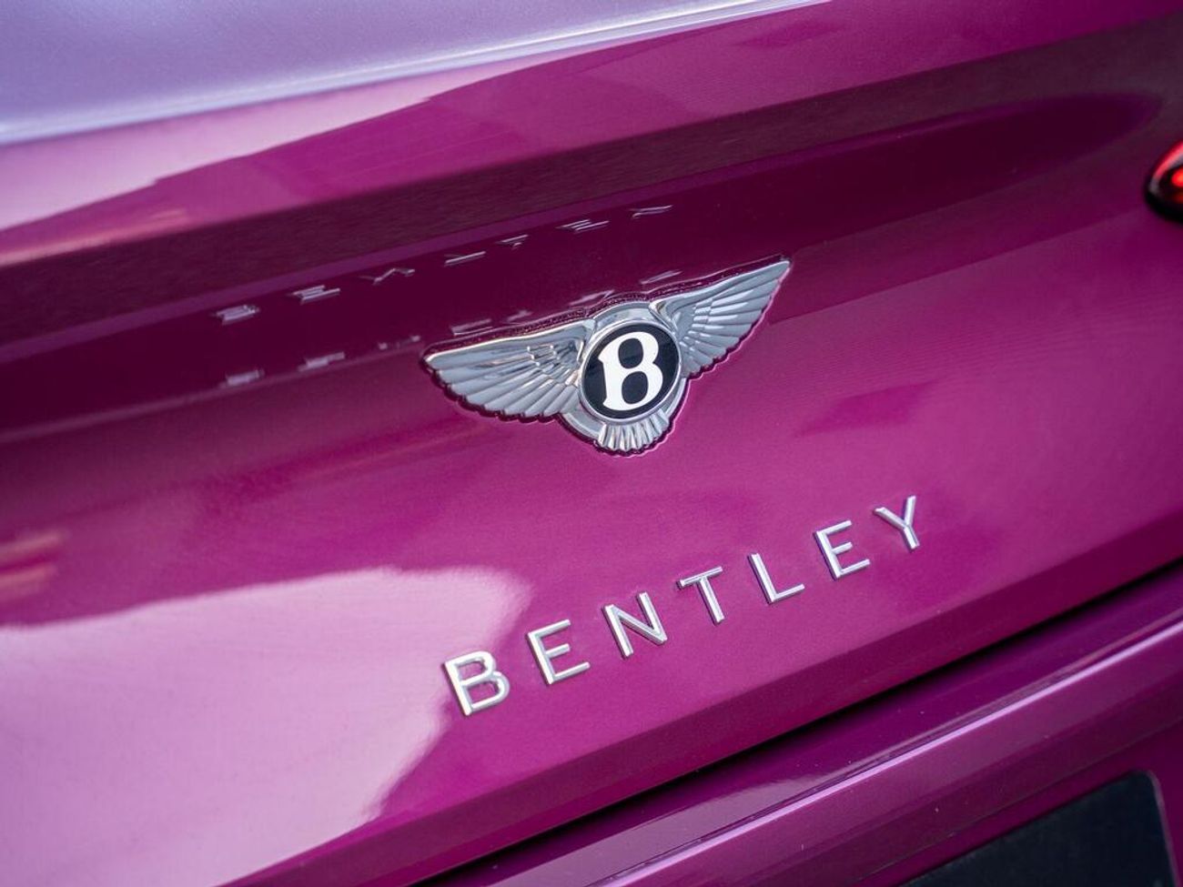 بنتلي كونتيننتال 4.0 V8 High-Performance 25.9kWh GTC Auto 4WD Euro 6 (s/s) 2dr (EXPORT ONLY)