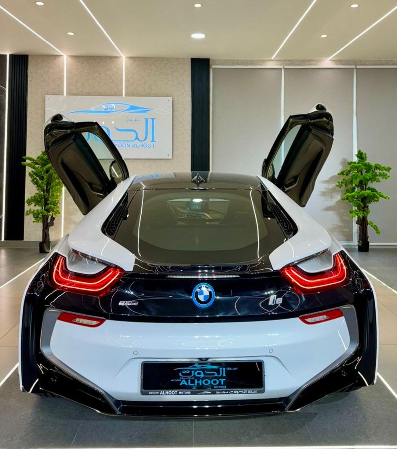 BMW i8 ELITE BMW I8 || GCC II FULLY LOADED || ACCIDENT FREE || VERY LOW MILEAGE || F.S.H BMW