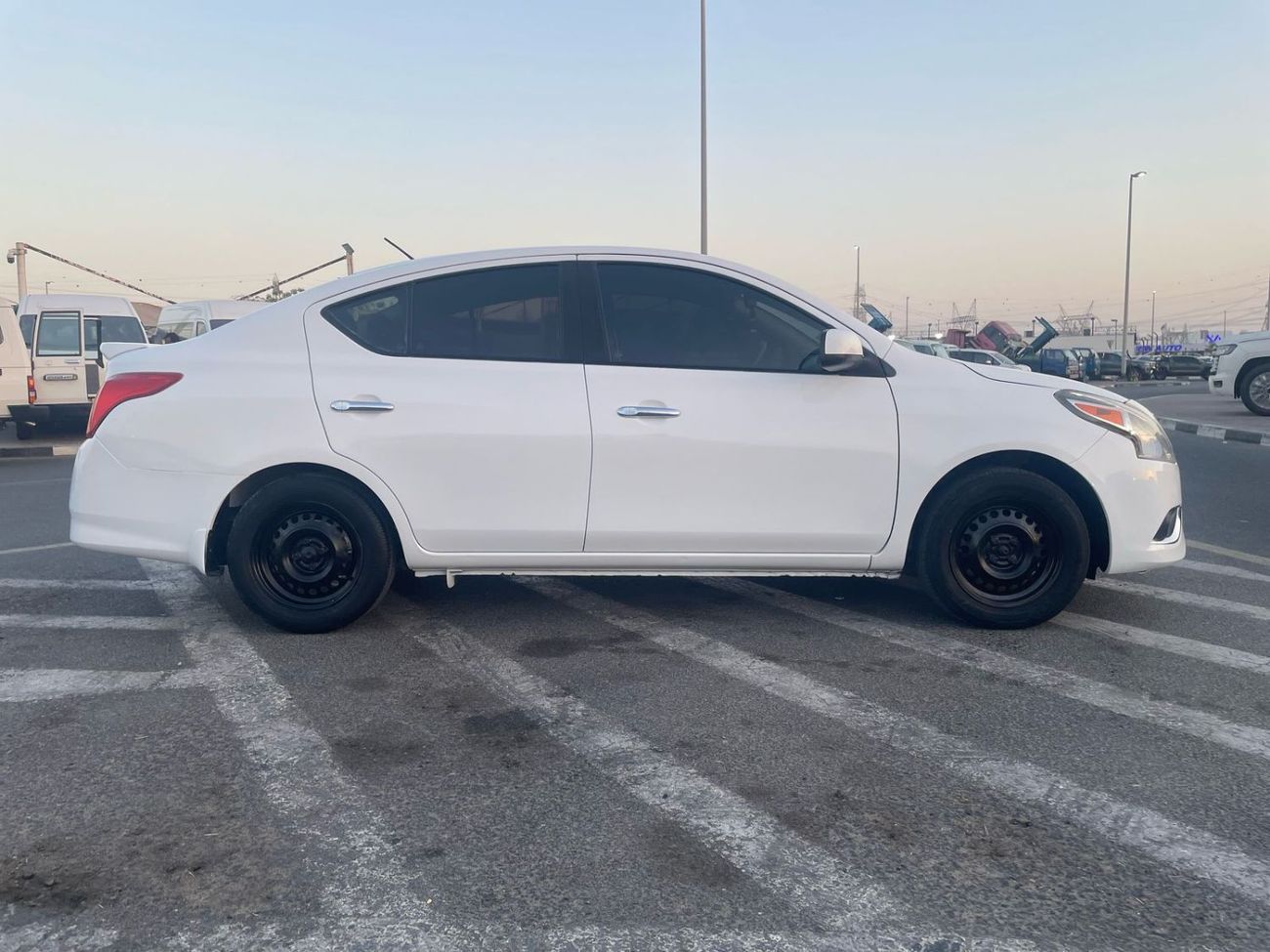 نيسان فيرسا 2017 Nissan Versa (Sunny) SV 1.5L V4 MidOption  Economical