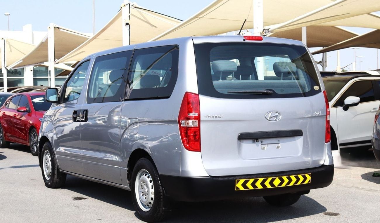 هيونداي H-1 هيونداى H-1موديل 2020 خليجى بدون حوادث  ممشى 123000 كم بمحرك 2.4Lعدد 12 مقعد بحاله ممتازه