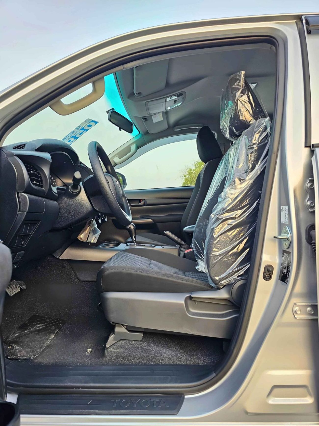 Toyota Hilux DOUBLE CABIN / BASIC WITH PWR WINDOWS /2.4L DIESEL A/T 4WD/CODE#HD